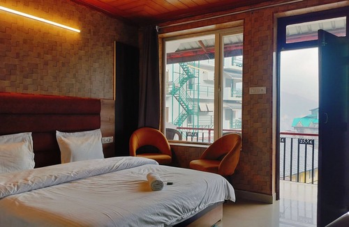 Bhagsu Nag Hotel | Omni Hotel