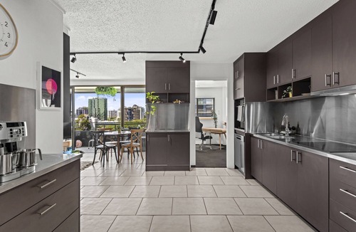 Kangaroo Point Apartment | On Point! 2Bed, Study, 2Bath, 1Car < 2kms CBD