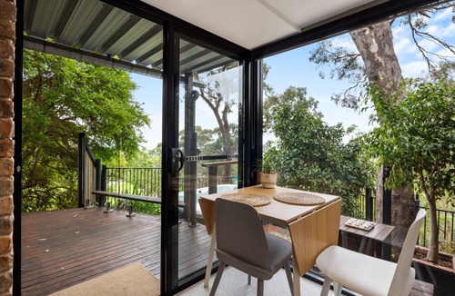 Belair Apartment | On The Deck Studio: Spa Hideaway in Scenic Belair