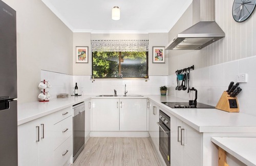 Port Willunga House | On the Esplanade, Beach, Views, sunsets and a short walk to the beach!