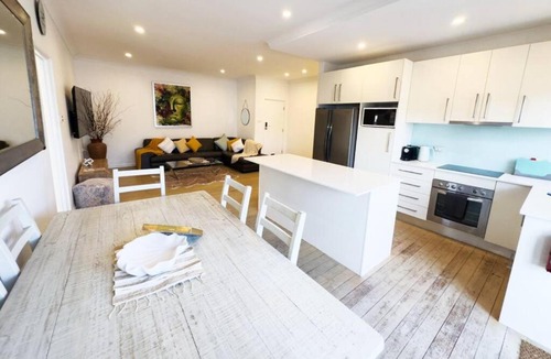 Cronulla Apartment | On The Esplanade - Close to beach & Cronulla mall with Aircon
