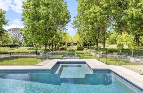Arcadia Cottage | One Bedroom Cottage with a Shared Pool