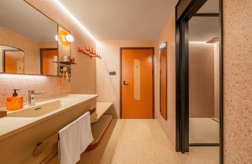 Jeifangbei Central Business District Hotel | Orange Hotel Chongqing Jiefangbei Hongyadong River View
