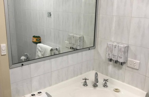 Orange East Hotel | Orange Motor Lodge