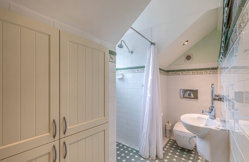 Sofala Bed & Breakfast | Our Loft sits above our Guest House main residence with balcony view