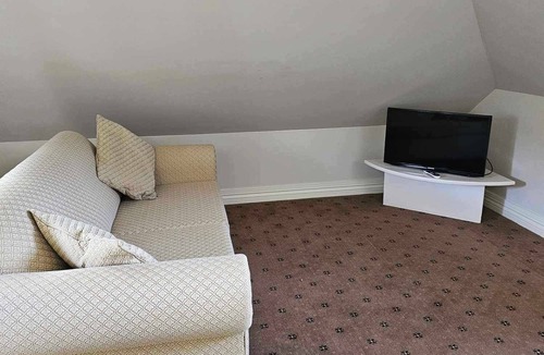 Sofala Bed & Breakfast | Our Loft sits above our Guest House main residence with balcony view