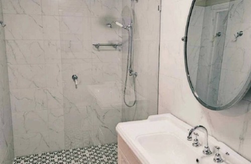 Sofala Bed & Breakfast | Our Miner's Suite has it all including outdoor terrace and private garden.