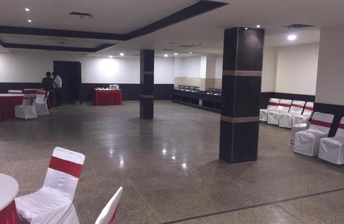 Sikandra Hotel | OYO 4210 Hotel Sunway Inn
