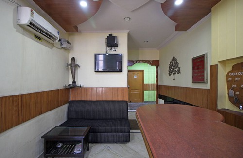 Meerut Hotel | OYO 7147 Hotel Madhur Regency