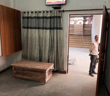 Malihabad Hotel | OYO Banshidhar Guesthouse