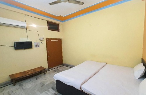 Varanasi Hotel | OYO Flagship 80823 Rudra Guest House