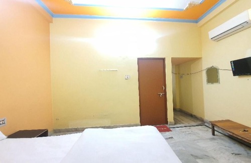 Varanasi Hotel | OYO Flagship 80823 Rudra Guest House