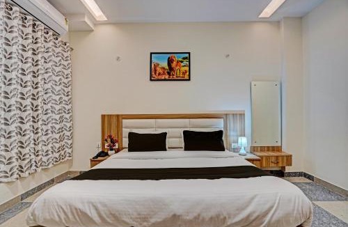 Gomti Nagar Hotel | OYO Flagship H.L House