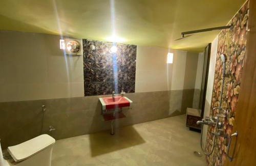 Varanasi Hotel | OYO Kashiana Homes