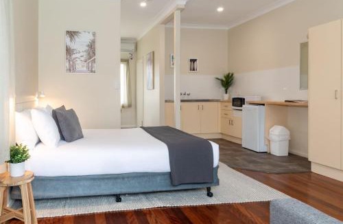 Forster Hotel | Pacific Motel 06