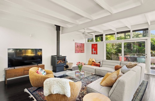 Avalon Beach House | 'Palmgrove' A Mid Century Modern House, Avalon Beach - Palm Trees, Nature & Close to the Beach!