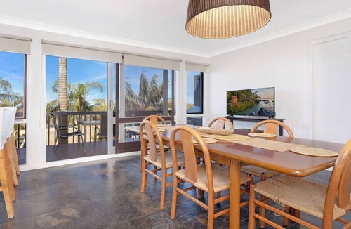 Kiama Downs House | Panorama Place on Jones Beach - multi level beachfront