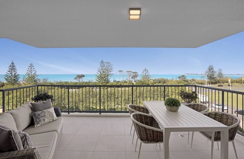 Alexandra Headland Apartment | Panoramic Ocean View - 4th Floor Designer 2BR 2BTH