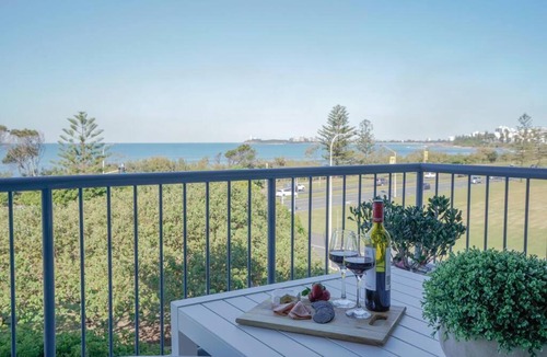 Alexandra Headland Apartment | Panoramic Ocean View - 4th Floor Designer 2BR 2BTH