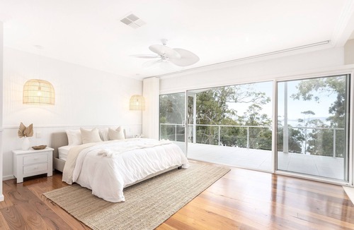 Green Point House | Paradise by the lake