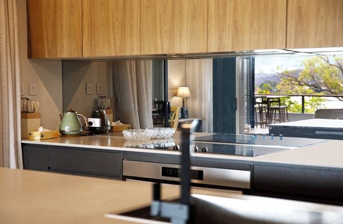 Blackwall House | Paradise Palms Waterviews