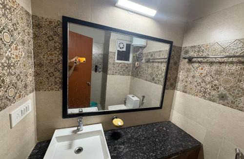 Greater Noida Apartment | paramount golf forest