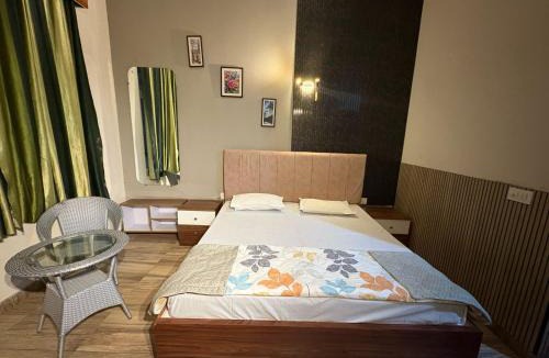 Greater Noida Apartment | paramount golf forest