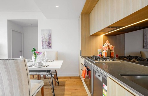 Parramatta House | Parramatta 2br Apt Near Train Shopping Center