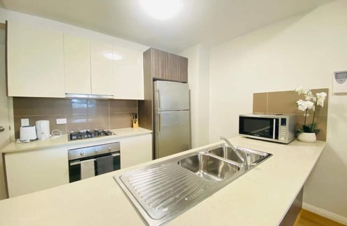 Parramatta CBD Apartment | Parramatta 3Br Near Train Light Rail & Shop Center