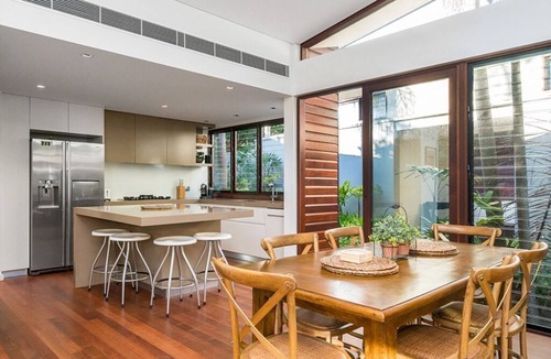 Broken Head House | Pavilion 4, beachside, walk 300m through the dunes to Broken Head Beach.
