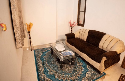 Gomti Nagar Bed & Breakfast | Peaceful 1BHK Near Taj | Kitchen + Breakfast
