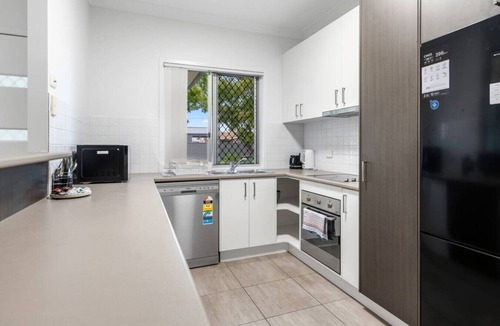 Mount Warren Park House | Peaceful Retreat Near Shops & Cafés|Secure Parking