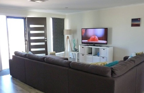 Moonta Bay House | PEBBLES PARADISE is a 4 bed 2 bath modern home a couple minutes from the beach.