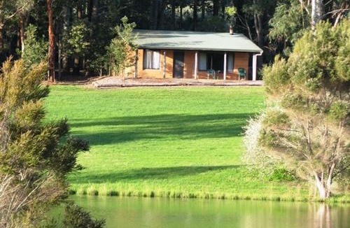 Pemberton House | Pemberton Lake View Chalets