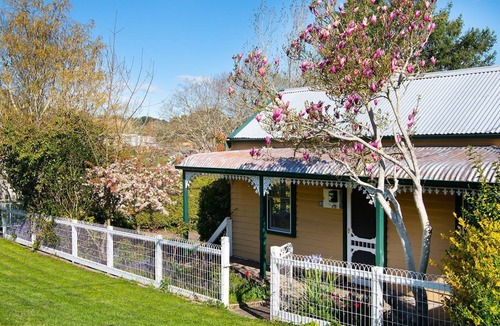 Daylesford Cottage | Pembroke Cottage- modern comforts and scenic views
