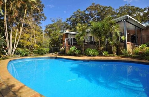 Sapphire Beach House | PERFECT FOR LARGE FAMILIES CLOSE TO BEACH AND SHOPS, ACREAGE & GAMES ROOMS
