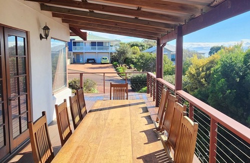 Augusta House | Perfect holiday cottage Along the Serene Blackwood River and nature walk.