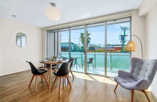 McKinnon House | Perfect Location! Cozy Townhouse McKinnon Station