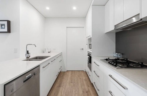 Indooroopilly Apartment | Perfect Spot Near CBD & UQ | Spacious 2Beds Apt