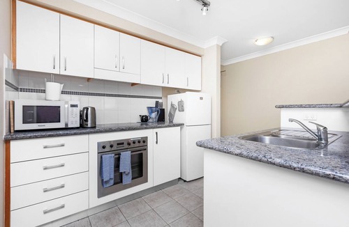 Perth Central Business District Apartment | Perth Family Getaway| Pool & Parking