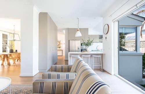 Hampton House | Pet Friendly - Hampton Haven Pool metres to the Beach