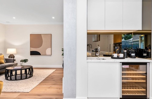 Hampton House | Pet Friendly - Luxe Parkside Hampton Home
