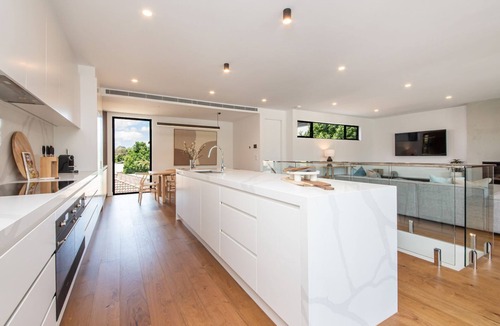 Sandringham House | Pet Friendly - Sandringham Sunshine Escape