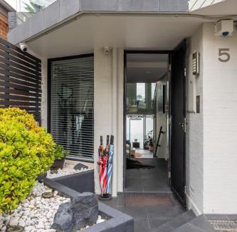 Balmain East House | Pet Friendly Waterfront Escape in Balmain East!