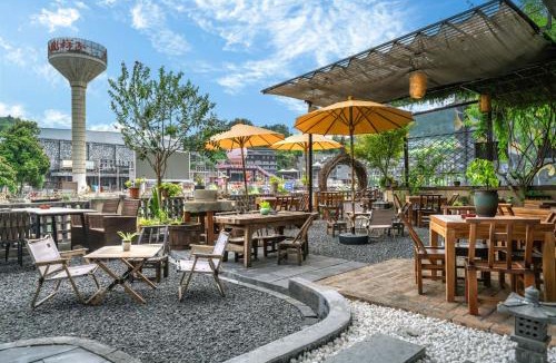 Fenghuang Hotel | Phoenix Ancient Hill Riverside View Hotel- Offers free one-way high-speed rail pick-up service - Afternoon tea - Self-service laundry - Baggage storage - Travel planning
