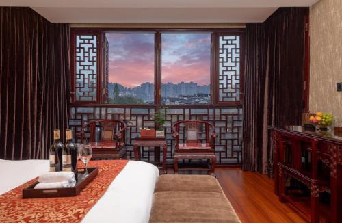 Fenghuang Hotel | Phoenix City Boutique Hotel