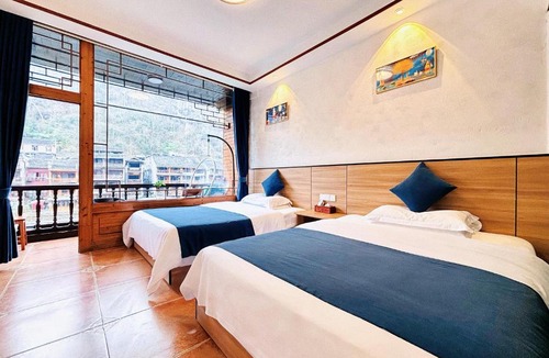 Fenghuang Hotel | Phoenix Memory Riverview Inn