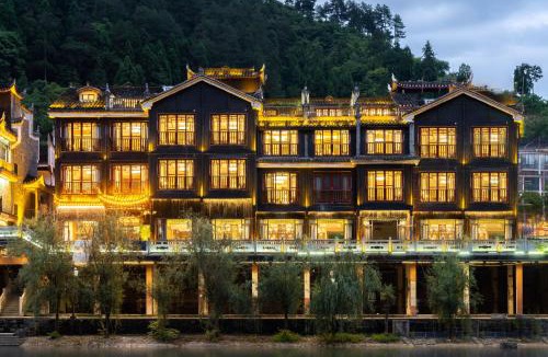 Fenghuang Hotel | Phoenix River View Hotel-Free pick up service from Railway