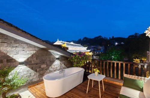 Fenghuang Hotel | Phoenix River View Hotel-Free pick up service from Railway