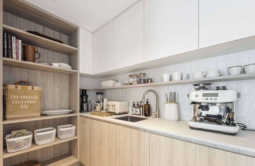 Burleigh Heads Apartment | Picasso by Khove